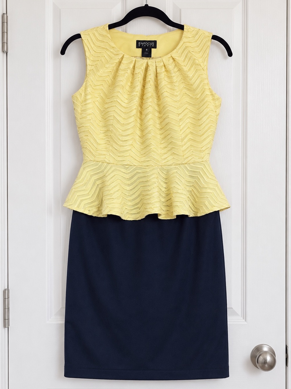 Enfocus Studio Women’s Size 4 Yellow Navy Peplum Sheath Dress Textured Sleeveles
